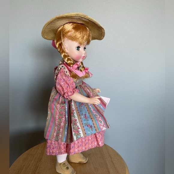 Madame Alexander McGuffey Ana doll - Picture 2 of 9